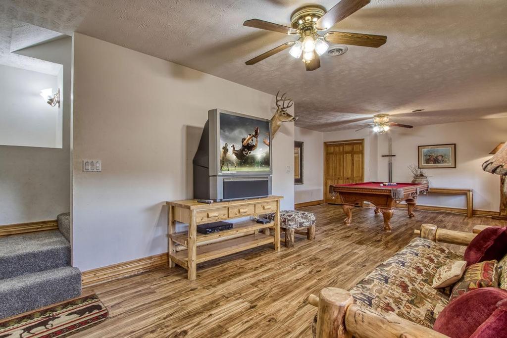 The Nuthouse Ii, Pool Table, Wifi, 1089 Free Tickets Each Paid Day, Dollywood And More Sevierville Quarto foto